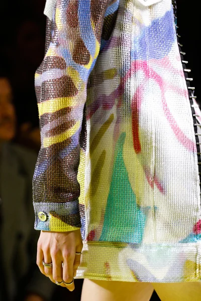 Look 25